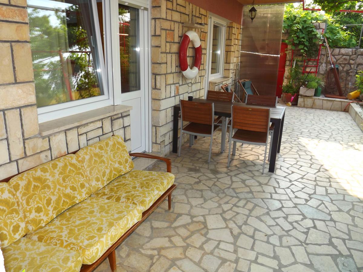 Apartments Maricic 200 Meters From The Beach Novi Vinodolski Exterior photo