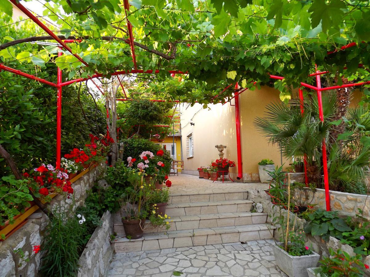 Apartments Maricic 200 Meters From The Beach Novi Vinodolski Exterior photo