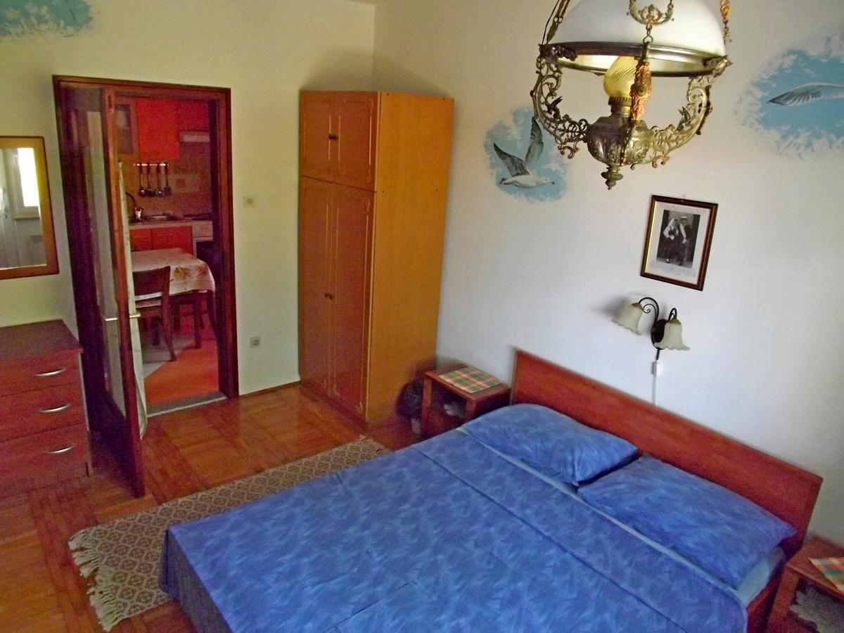 Apartments Maricic 200 Meters From The Beach Novi Vinodolski Exterior photo
