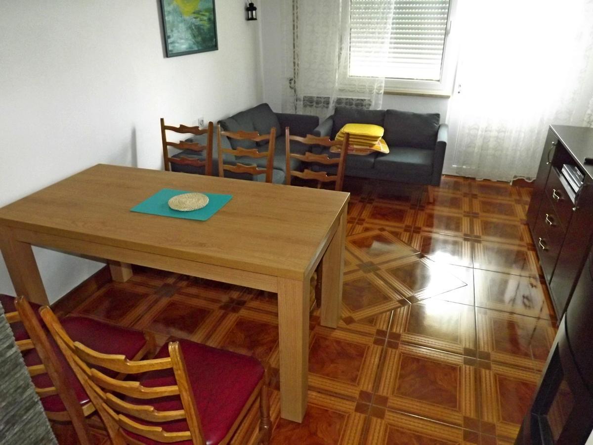 Apartments Maricic 200 Meters From The Beach Novi Vinodolski Exterior photo