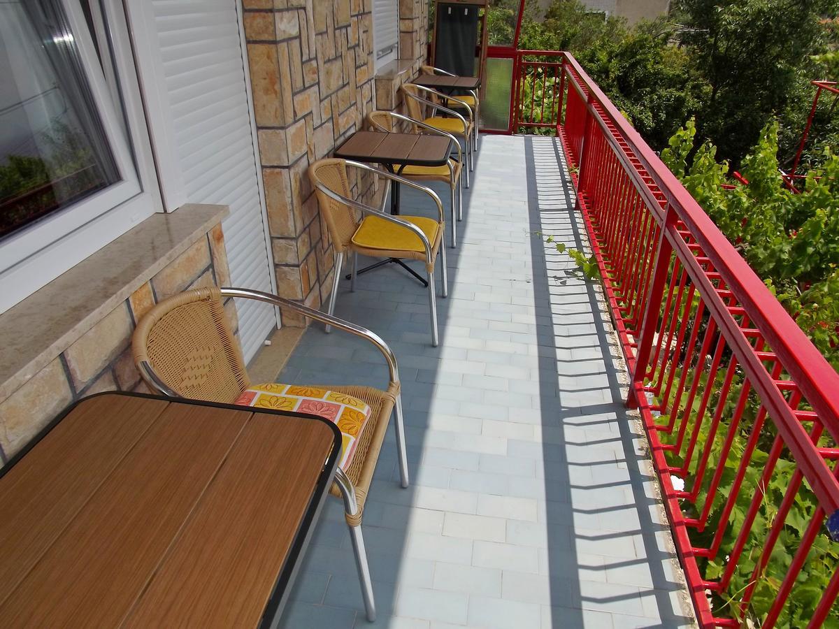 Apartments Maricic 200 Meters From The Beach Novi Vinodolski Exterior photo