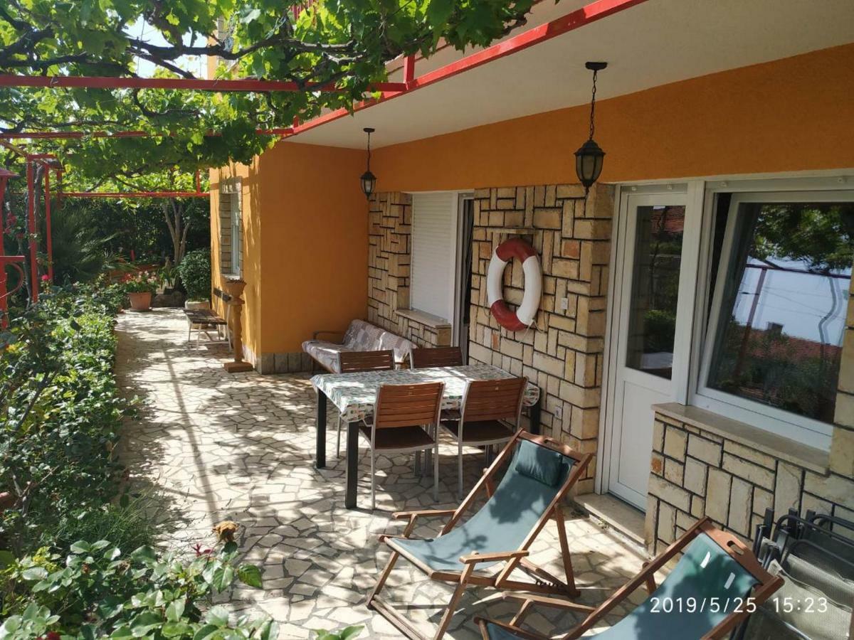 Apartments Maricic 200 Meters From The Beach Novi Vinodolski Exterior photo