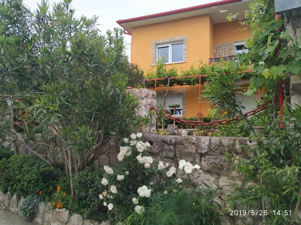 Apartments Maricic 200 Meters From The Beach Novi Vinodolski Exterior photo