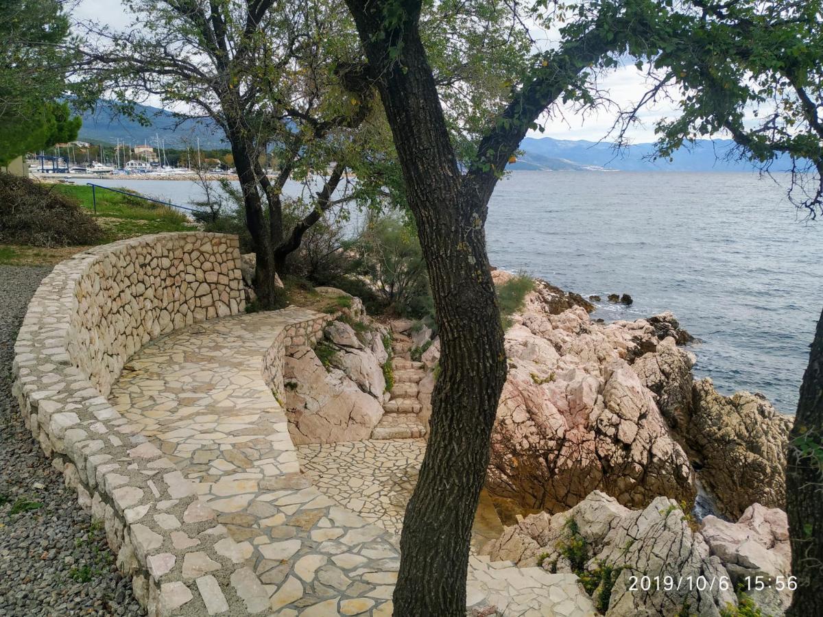 Apartments Maricic 200 Meters From The Beach Novi Vinodolski Exterior photo