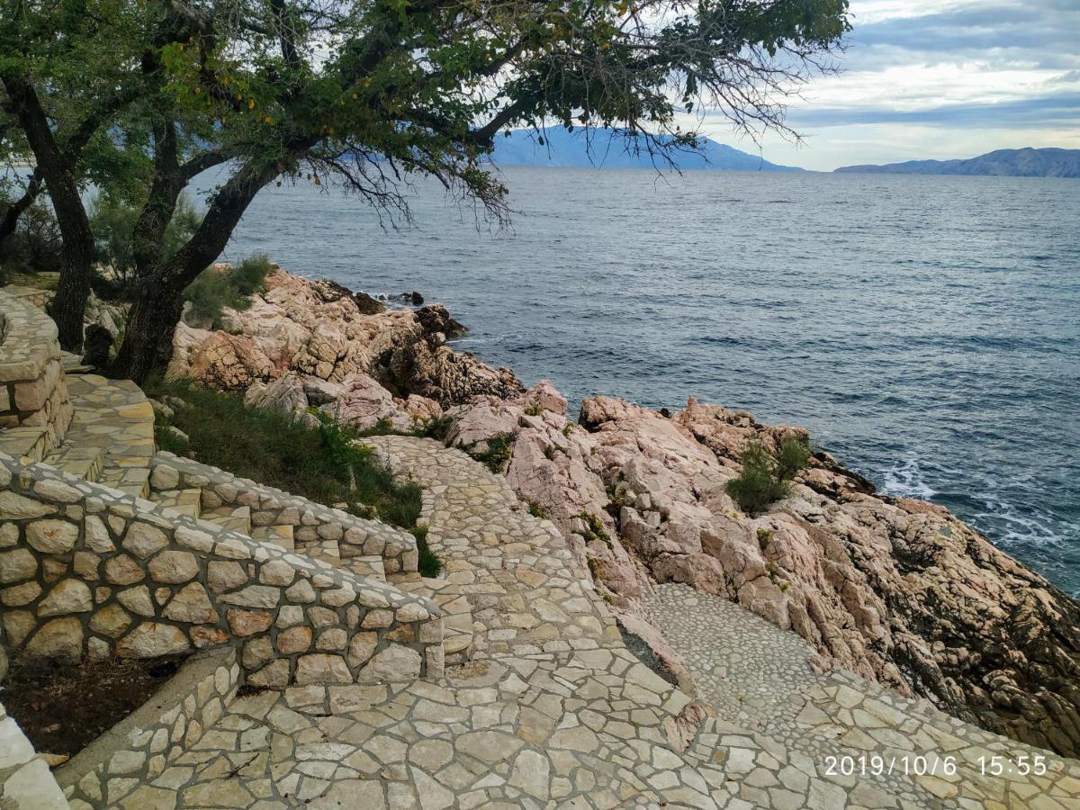 Apartments Maricic 200 Meters From The Beach Novi Vinodolski Exterior photo