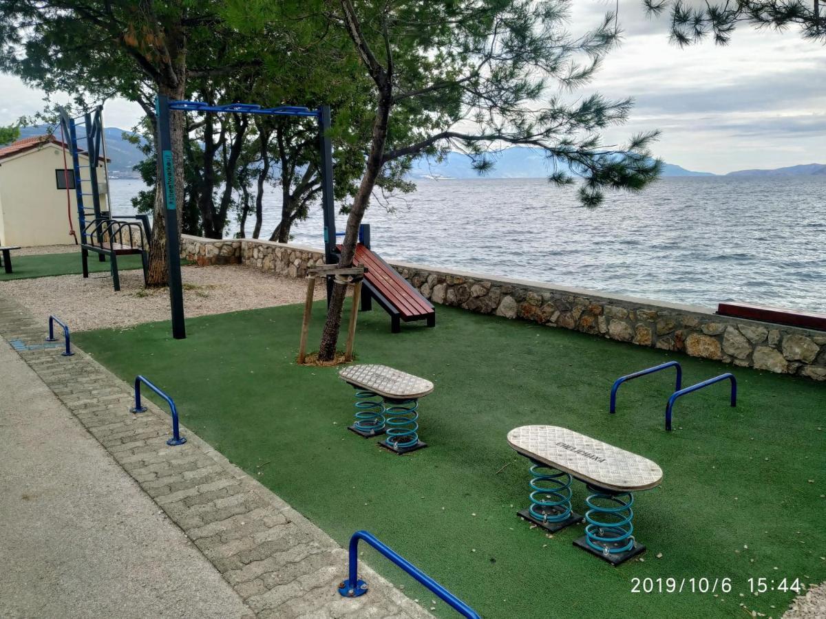 Apartments Maricic 200 Meters From The Beach Novi Vinodolski Exterior photo